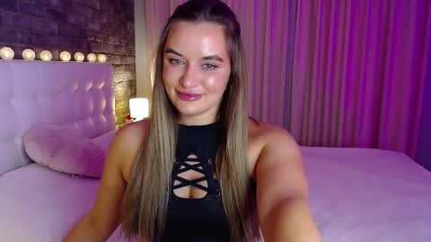 Snapshot of lollidoli__ chatting on 7, 11, 2025 Victoria online show from 7, 11, 2025