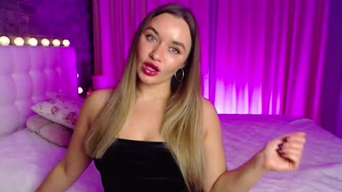 Snapshot of lollidoli__ chatting on 14, 12, 2025 Victoria online show from 14, 12, 2025