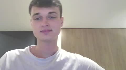 Snapshot of london_tomy chatting on 4, 10, 2025 london_tomy online show from 4, 10, 2025