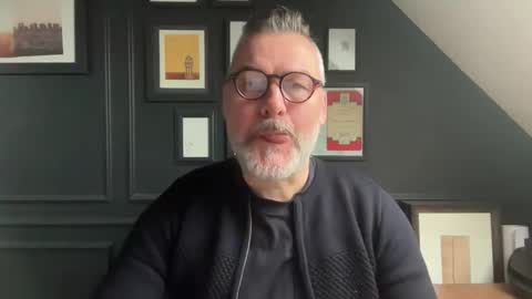 Snapshot of londongent2023 chatting on 19, 2, 2026 EnglishBear online show from 19, 2, 2026