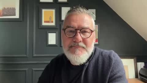 Snapshot of londongent2023 chatting on 3, 6, 2026 EnglishBear online show from 3, 6, 2026