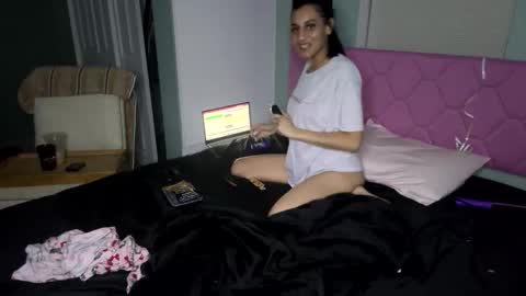 Snapshot of londynsworld chatting on 19, 11, 2025 LONDYN online show from 19, 11, 2025