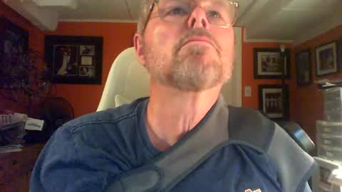 Snapshot of loosegravl chatting on 11, 7, 2026 loosegravl online show from 11, 7, 2026