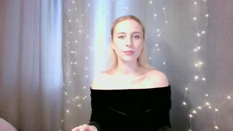 Snapshot of loravine chatting on 2, 4, 2026 loravine online show from 2, 4, 2026