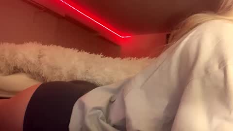 Snapshot of loraxrose01 chatting on 20, 11, 2025 Lora online show from 20, 11, 2025