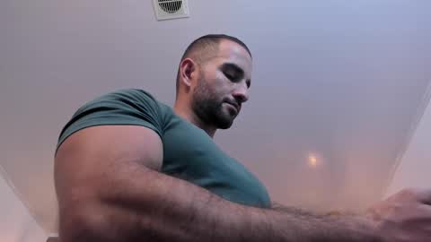  L O R E N Z O  Thumbs Up help  online show from 27, 2, 2025