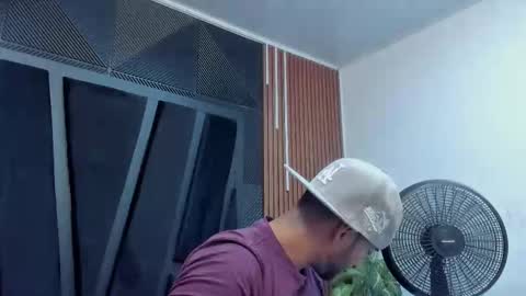  L O R E N Z O  Thumbs Up help  online show from 13, 10, 2025