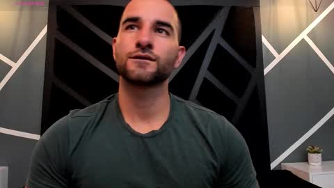  L O R E N Z O  Thumbs Up help  online show from 19, 12, 2025