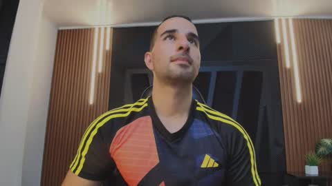  L O R E N Z O  Thumbs Up help  online show from 12, 1, 2026