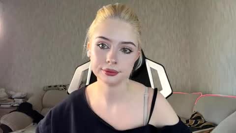 Snapshot of lorrettachimento chatting on 19, 11, 2025 Isabel online show from 19, 11, 2025