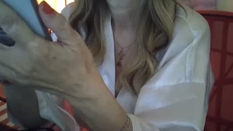 Snapshot of lorylady chatting on 29, 9, 2025 lory online show from 29, 9, 2025