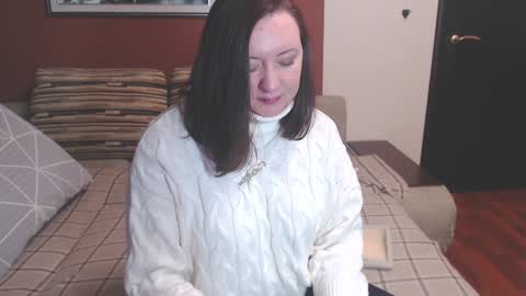 Snapshot of louise_lovee chatting on 12, 12, 2024 Louise Love online show from 12, 12, 2024