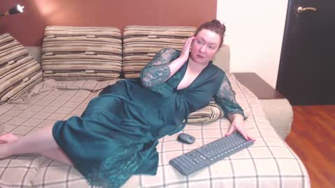 Snapshot of louise_lovee chatting on 15, 12, 2024 Louise Love online show from 15, 12, 2024