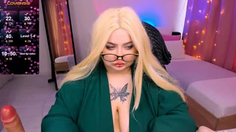 Snapshot of love_insidee chatting on 2, 2, 2025 Sailor online show from 2, 2, 2025