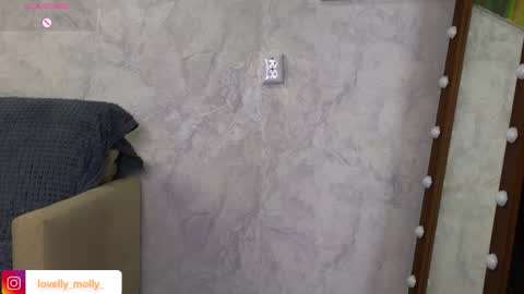 Snapshot of lovelly_molly chatting on 18, 12, 2025 Molly online show from 18, 12, 2025