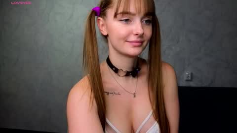 Snapshot of lovelly_molly chatting on 1, 2, 2026 Molly online show from 1, 2, 2026