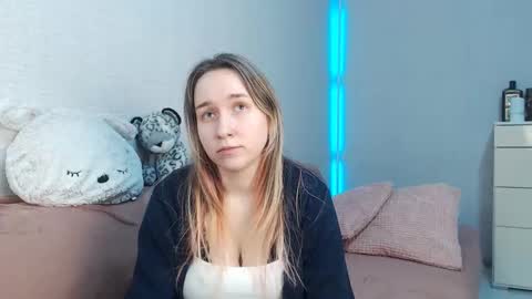 Lovely Hayley online show from 9, 2, 2026