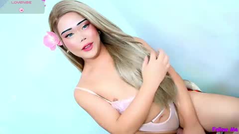 Snapshot of lovelydollsandra chatting on 2, 11, 2025 lovelydollsandra online show from 2, 11, 2025