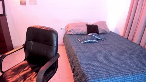 lovely   online show from 3, 2, 2025