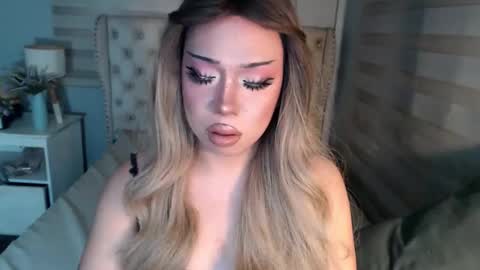 Snapshot of lovelymarie69 chatting on 14, 12, 2025 Rebeca online show from 14, 12, 2025