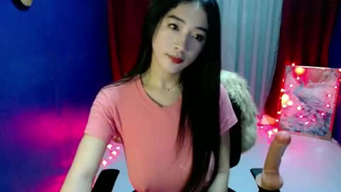 Snapshot of lovelypetite143 chatting on 27, 5, 2026 lovelypetite143 online show from 27, 5, 2026
