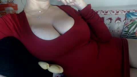 Snapshot of lovelywoman22 chatting on 20, 12, 2024 lovelywoman22 online show from 20, 12, 2024