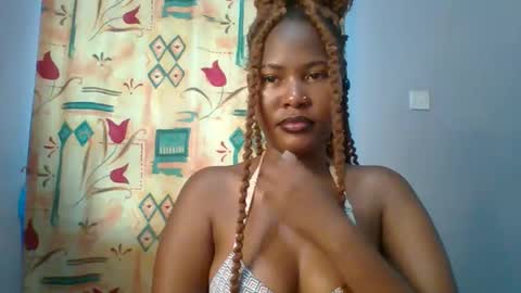 Snapshot of lovelyy_dreams chatting on 15, 4, 2026 Hanna online show from 15, 4, 2026