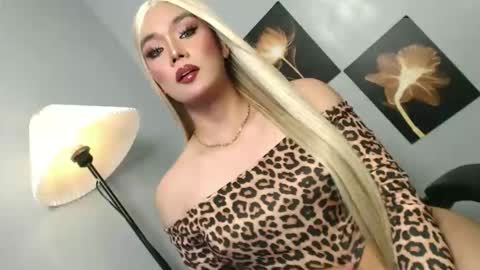 Snapshot of lovers_moon22 chatting on 2, 2, 2026 lovers moon22 online show from 2, 2, 2026