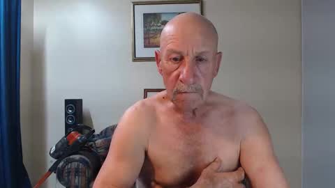 Snapshot of lovesblackazz chatting on 12, 10, 2025 Lovesblackazz online show from 12, 10, 2025