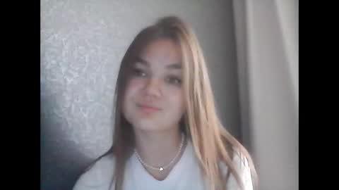 Snapshot of loviesimone chatting on 18, 9, 2025 loviesimone online show from 18, 9, 2025