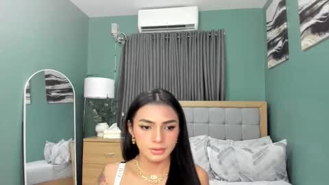 Snapshot of lowla_19 chatting on 7, 6, 2026 Candice online show from 7, 6, 2026
