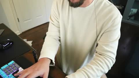 Snapshot of lowllee chatting on 2, 12, 2024 Lee online show from 2, 12, 2024