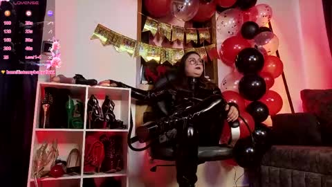 luanadabbraccio_ online show from 30, 4, 2026