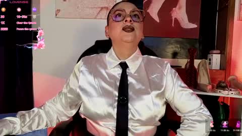 luanadabbraccio_ online show from 7, 5, 2026