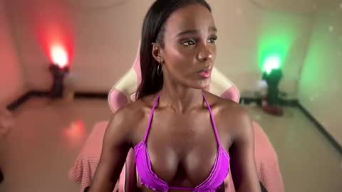 Snapshot of luanarisque chatting on 5, 11, 2025 IG luana orq online show from 5, 11, 2025