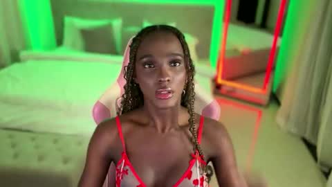 Snapshot of luanarisque chatting on 23, 12, 2025 IG luana orq online show from 23, 12, 2025