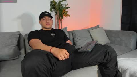 Snapshot of lucasanto_ chatting on 10, 12, 2024 LUCA SANTOS online show from 10, 12, 2024
