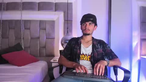 lucasthomson_ online show from 28, 6, 2026