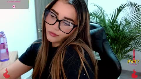 lucia star  online show from 10, 4, 2026