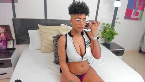 Snapshot of luciawallace chatting on 28, 11, 2025 lucia wallace online show from 28, 11, 2025