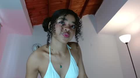 Snapshot of lucie_petite chatting on 14, 1, 2025 Lucie - online show from 14, 1, 2025