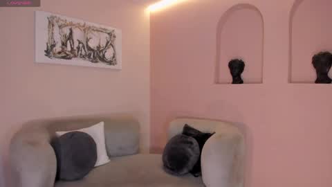 Lucie Martin online show from 13, 4, 2026