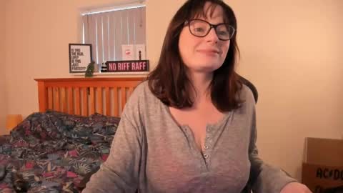 Snapshot of luciewintersuk chatting on 21, 12, 2024 Lucie Winters online show from 21, 12, 2024