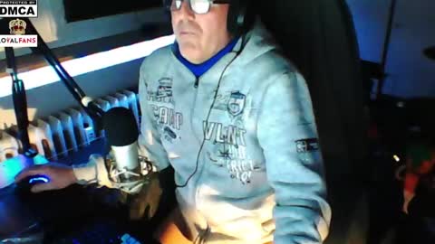 Snapshot of luckyfreak1 chatting on 1, 1, 2025 call me Stefan online show from 1, 1, 2025