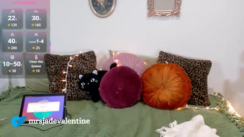 Snapshot of luckyjadestone chatting on 17, 10, 2025 Jade online show from 17, 10, 2025