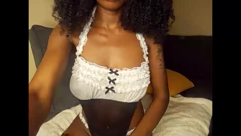 Snapshot of luckystar_19 chatting on 8, 3, 2025 luckystar_19 online show from 8, 3, 2025