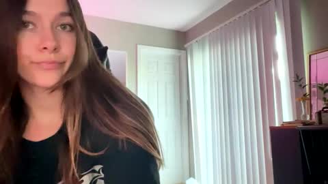 Snapshot of lucy12821 chatting on 28, 9, 2025 Lucy online show from 28, 9, 2025