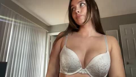 Snapshot of lucy12821 chatting on 25, 10, 2025 Lucy online show from 25, 10, 2025