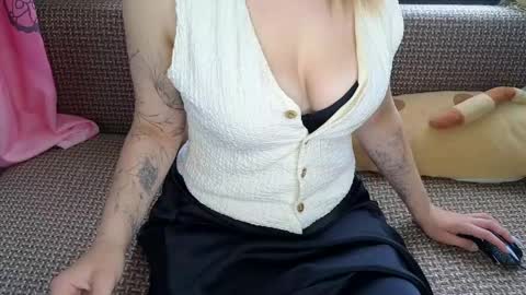 Snapshot of lucy_curvy chatting on 17, 5, 2026 Lucy online show from 17, 5, 2026