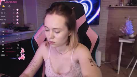 Snapshot of lucy_mirror chatting on 13, 12, 2025 Lucy online show from 13, 12, 2025